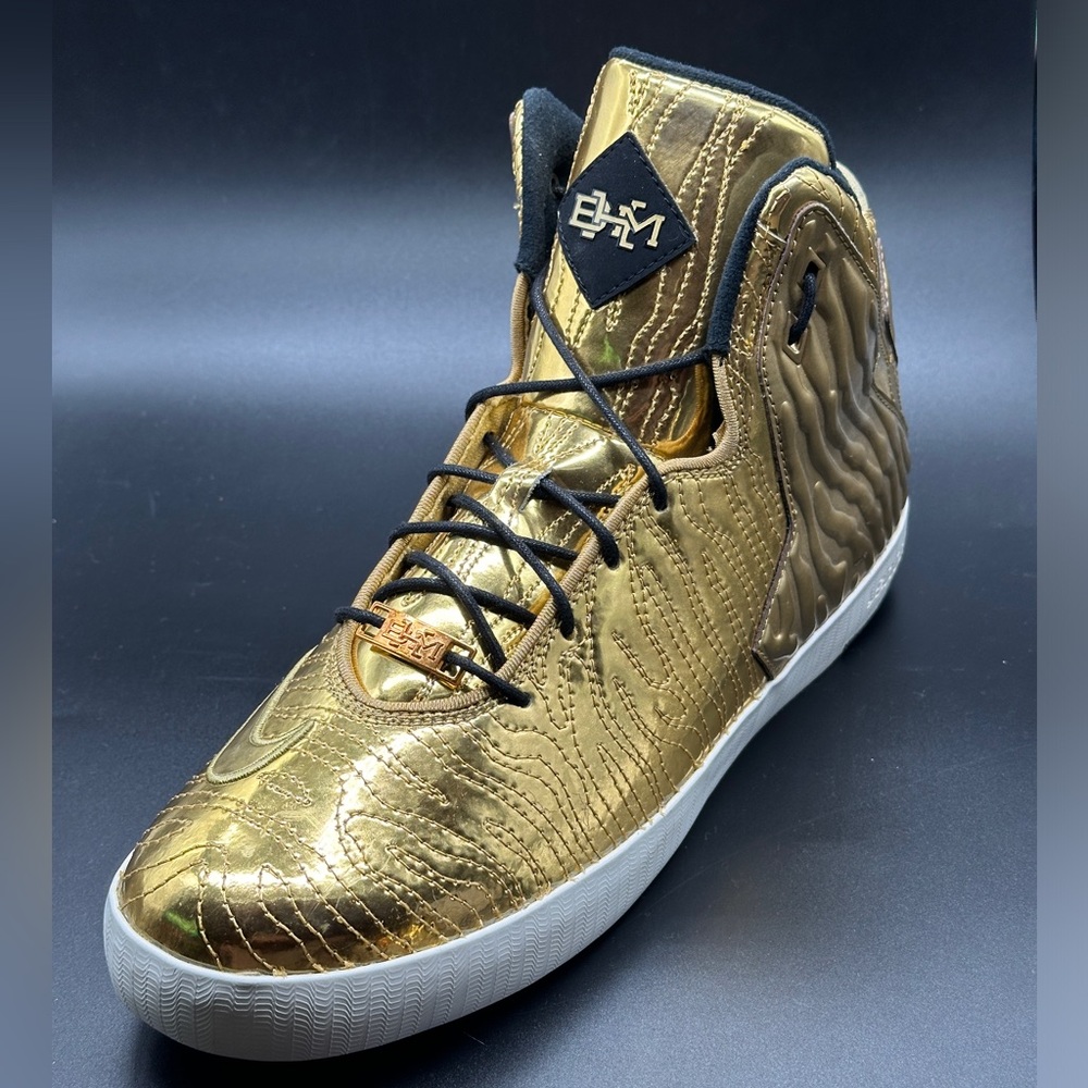 Nike LeBron XI NSW Lifestyle BHM